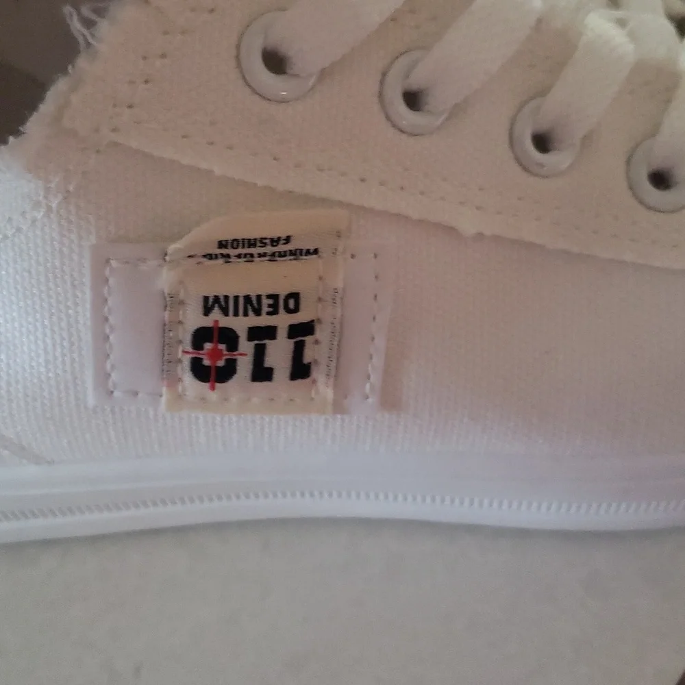 New never worn white shoes - Picture 2 of 6